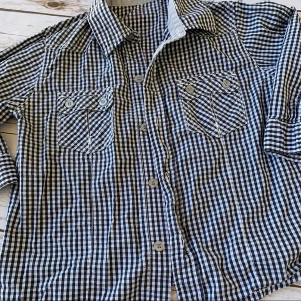 Pumpkin patch button down - Picture 2 of 3